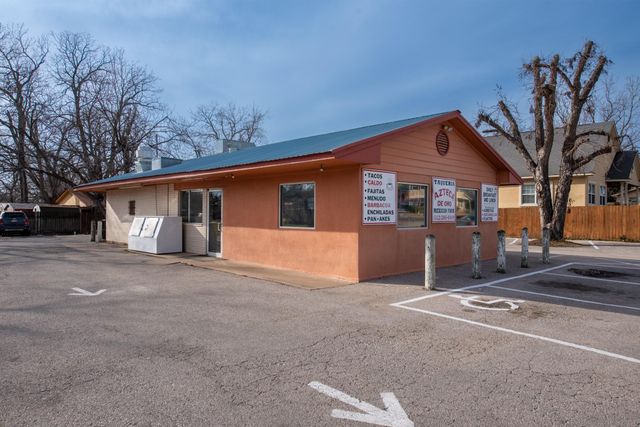 418 S Avenue D Ave, Elgin, TX 78621