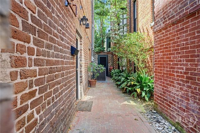 221 E Charlton Street, Savannah, GA 31401