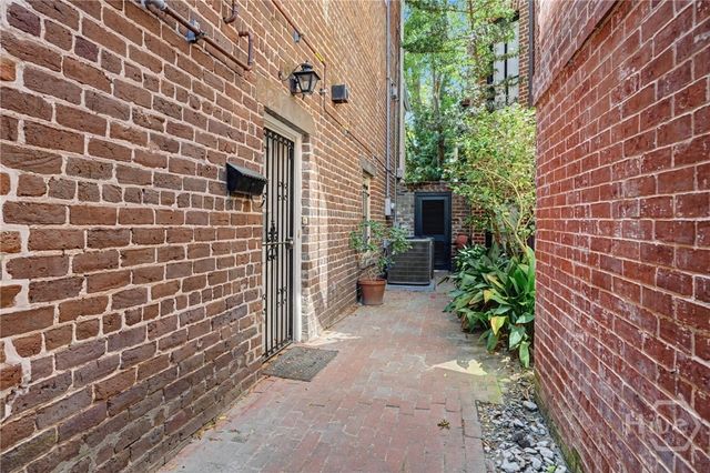 221 E Charlton Street, Savannah, GA 31401
