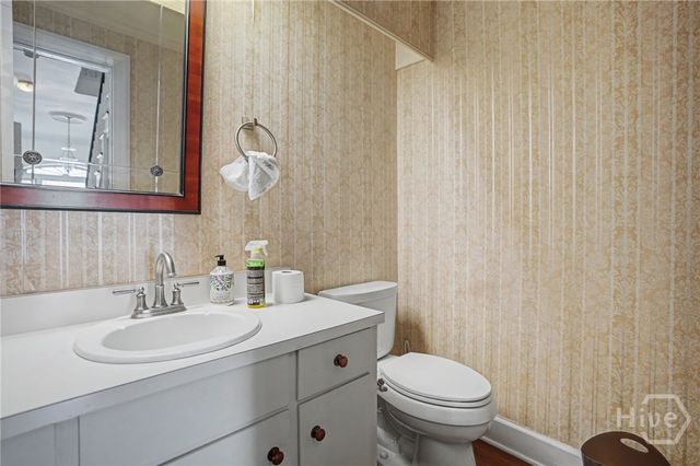 221 E Charlton Street, Savannah, GA 31401