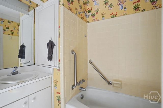 221 E Charlton Street, Savannah, GA 31401