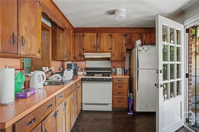 221 E Charlton Street, Savannah, GA 31401