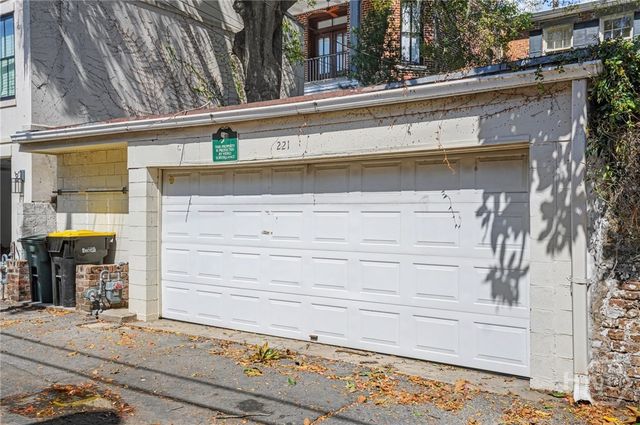 221 E Charlton Street, Savannah, GA 31401