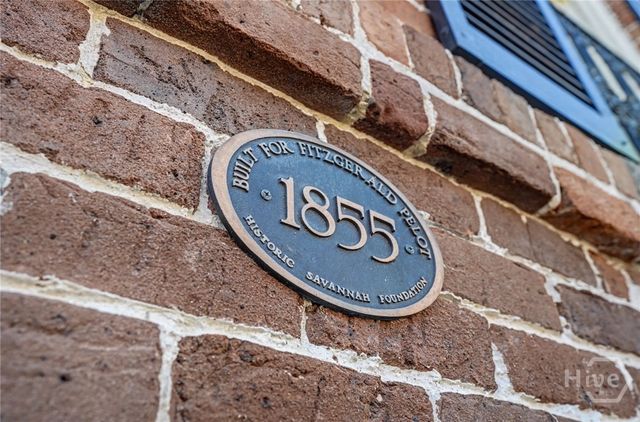 221 E Charlton Street, Savannah, GA 31401