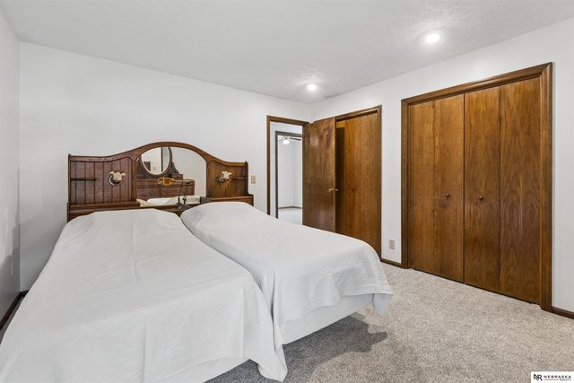 10821 Borman Avenue, Omaha, NE 68137