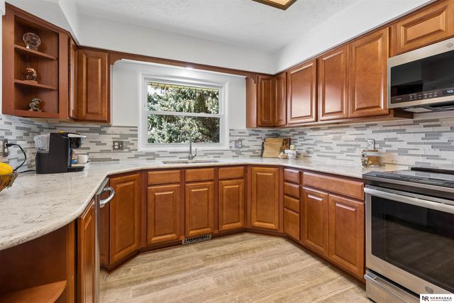 10821 Borman Avenue, Omaha, NE 68137
