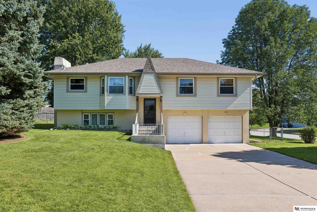 10821 Borman Avenue, Omaha, NE 68137