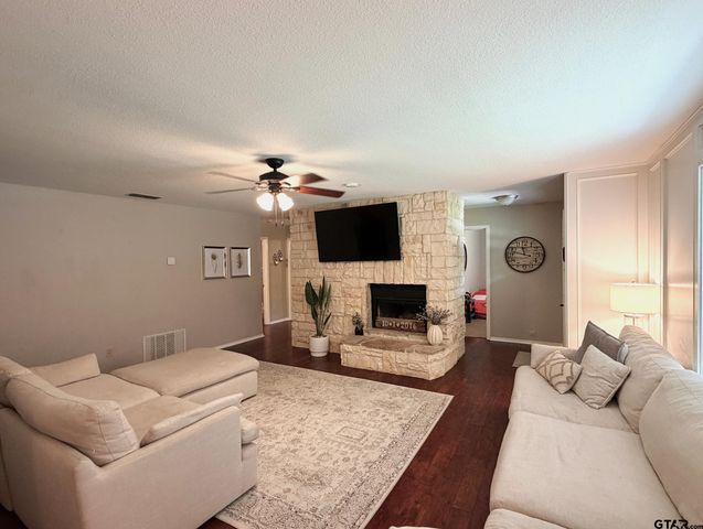 19017 Pinedale Circle, Flint, TX 75762