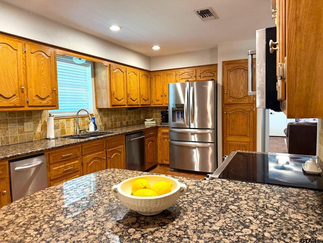 19017 Pinedale Circle, Flint, TX 75762