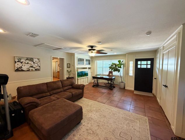19017 Pinedale Circle, Flint, TX 75762