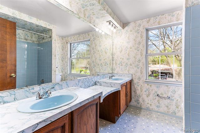46323 Gainsborough Drive, Canton, MI 48187