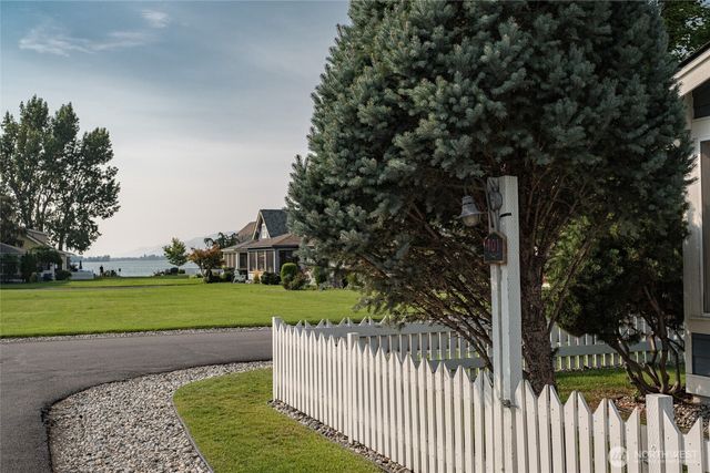 101 Flip Flop Lane, Oroville, WA 98844