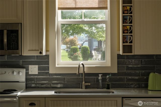 101 Flip Flop Lane, Oroville, WA 98844