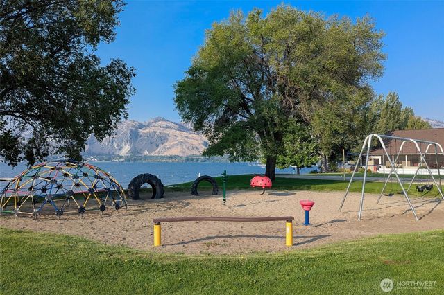 101 Flip Flop Lane, Oroville, WA 98844