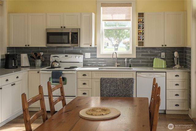 101 Flip Flop Lane, Oroville, WA 98844