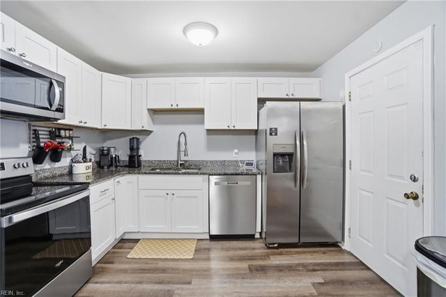 4 Tillerson DR, Newport News, VA 23602