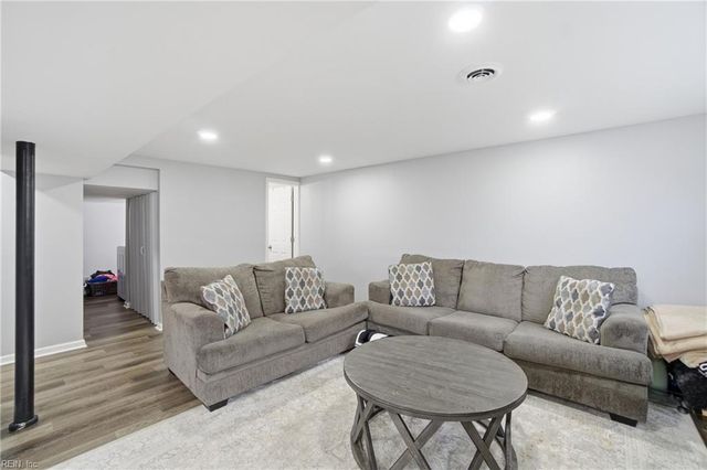 4 Tillerson DR, Newport News, VA 23602