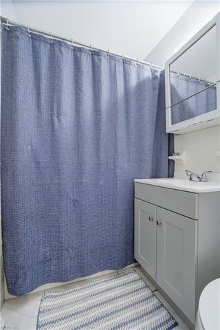 4 Tillerson DR, Newport News, VA 23602