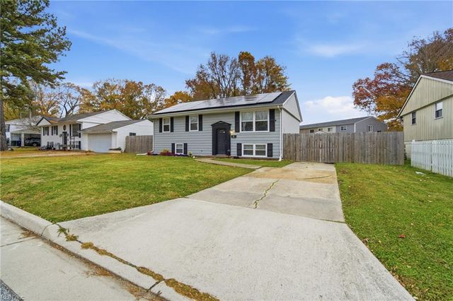 4 Tillerson DR, Newport News, VA 23602