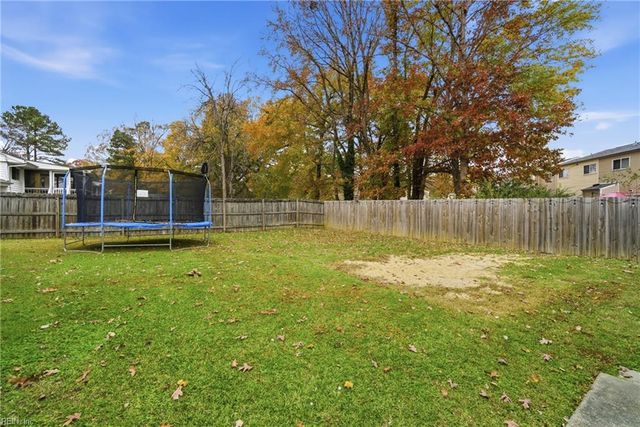 4 Tillerson DR, Newport News, VA 23602