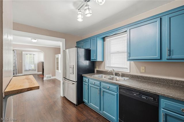 2400 Schell Avenue, Cleveland, OH 44109