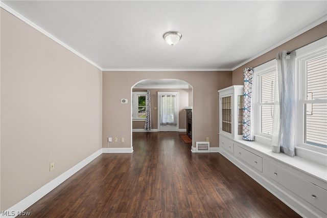 2400 Schell Avenue, Cleveland, OH 44109