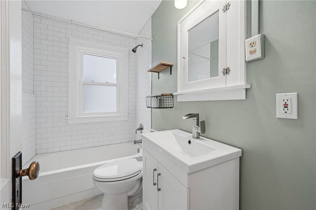 2400 Schell Avenue, Cleveland, OH 44109