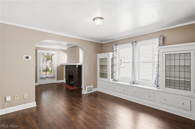 2400 Schell Avenue, Cleveland, OH 44109