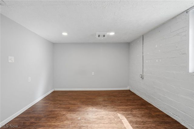 2400 Schell Avenue, Cleveland, OH 44109