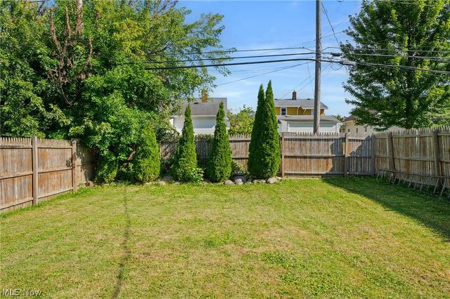 2400 Schell Avenue, Cleveland, OH 44109