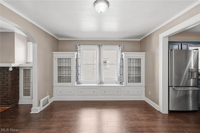 2400 Schell Avenue, Cleveland, OH 44109