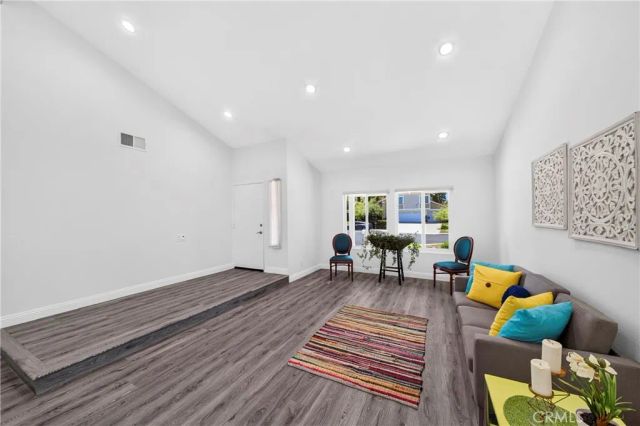 404 Continental Ct, Newbury Park, CA 91320