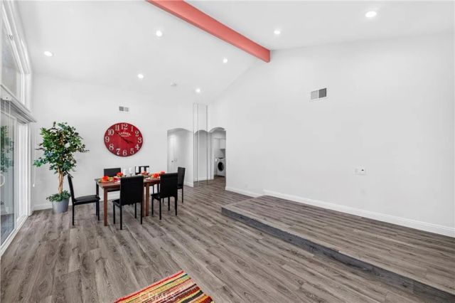 404 Continental Ct, Newbury Park, CA 91320