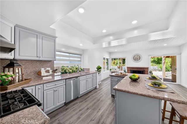 404 Continental Ct, Newbury Park, CA 91320