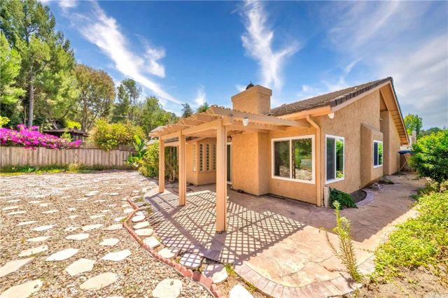 404 Continental Ct, Newbury Park, CA 91320