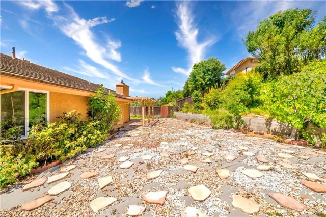 404 Continental Ct, Newbury Park, CA 91320