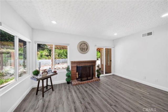 404 Continental Ct, Newbury Park, CA 91320