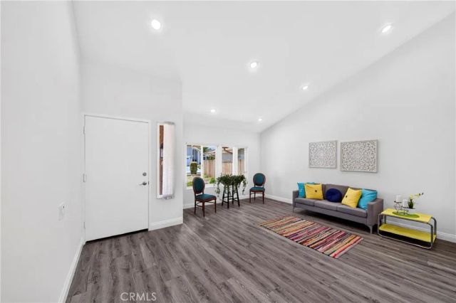 404 Continental Ct, Newbury Park, CA 91320