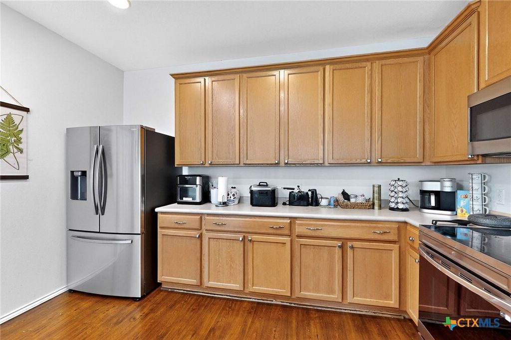 Image 12 of property listing at 140 Matthews Lane, Kyle, TX 78640