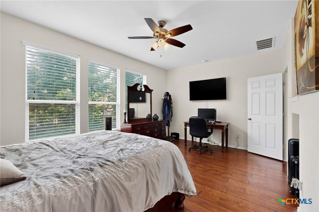 Image 18 of property listing at 140 Matthews Lane, Kyle, TX 78640