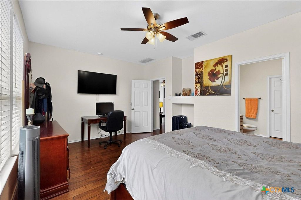 Image 19 of property listing at 140 Matthews Lane, Kyle, TX 78640