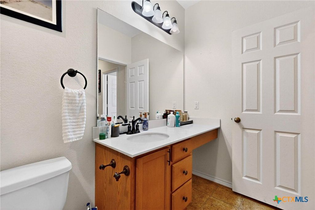 Image 26 of property listing at 140 Matthews Lane, Kyle, TX 78640