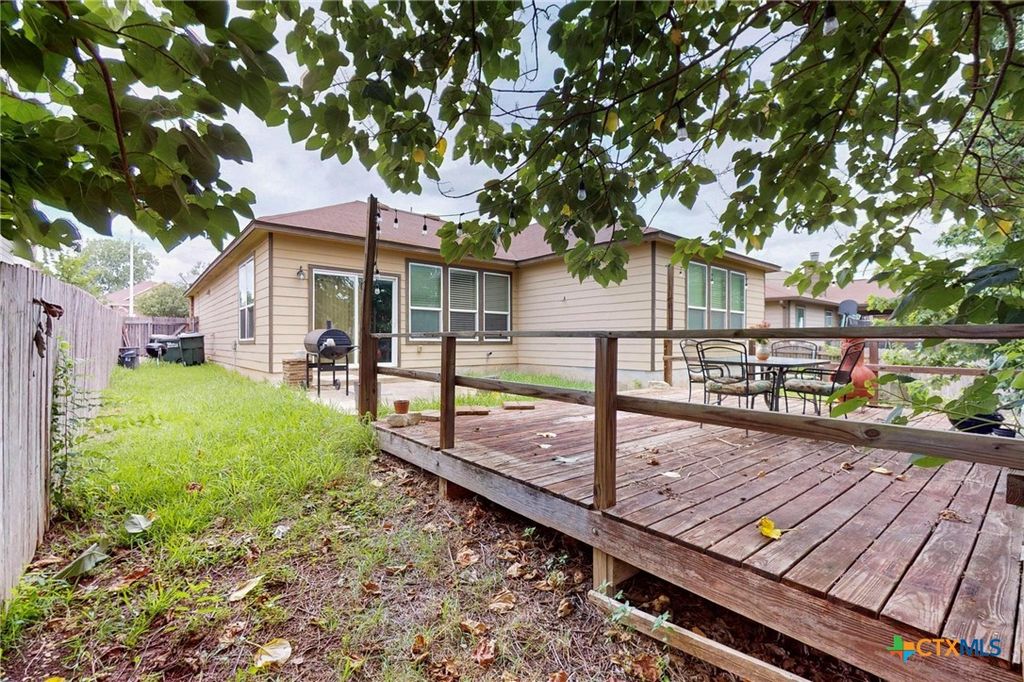 Image 32 of property listing at 140 Matthews Lane, Kyle, TX 78640