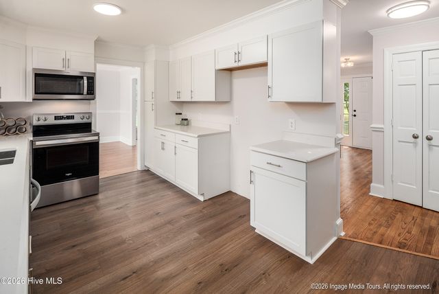 696 Laurie Ellis Road, Winterville, NC 28590