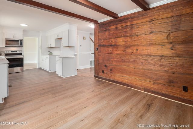 696 Laurie Ellis Road, Winterville, NC 28590
