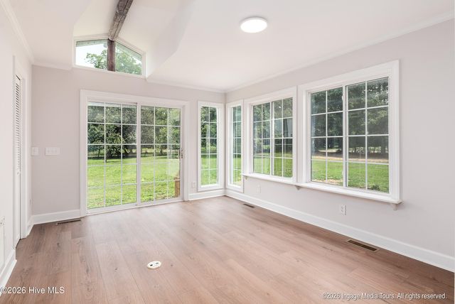696 Laurie Ellis Road, Winterville, NC 28590