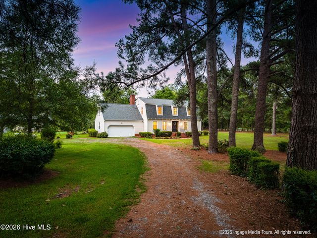 696 Laurie Ellis Road, Winterville, NC 28590