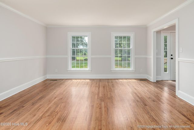 696 Laurie Ellis Road, Winterville, NC 28590
