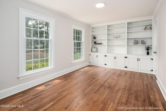 696 Laurie Ellis Road, Winterville, NC 28590