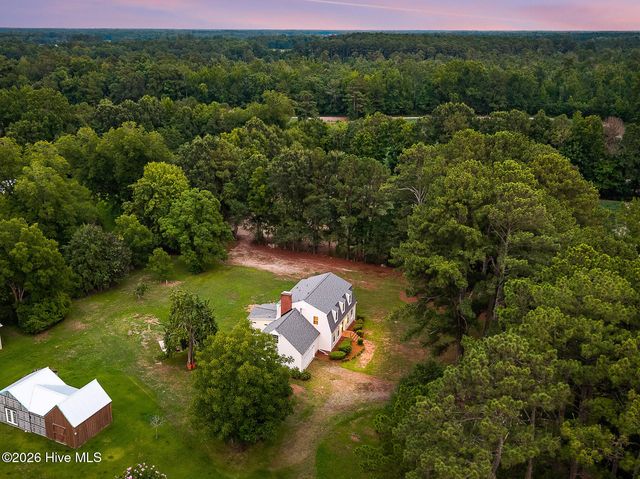 696 Laurie Ellis Road, Winterville, NC 28590